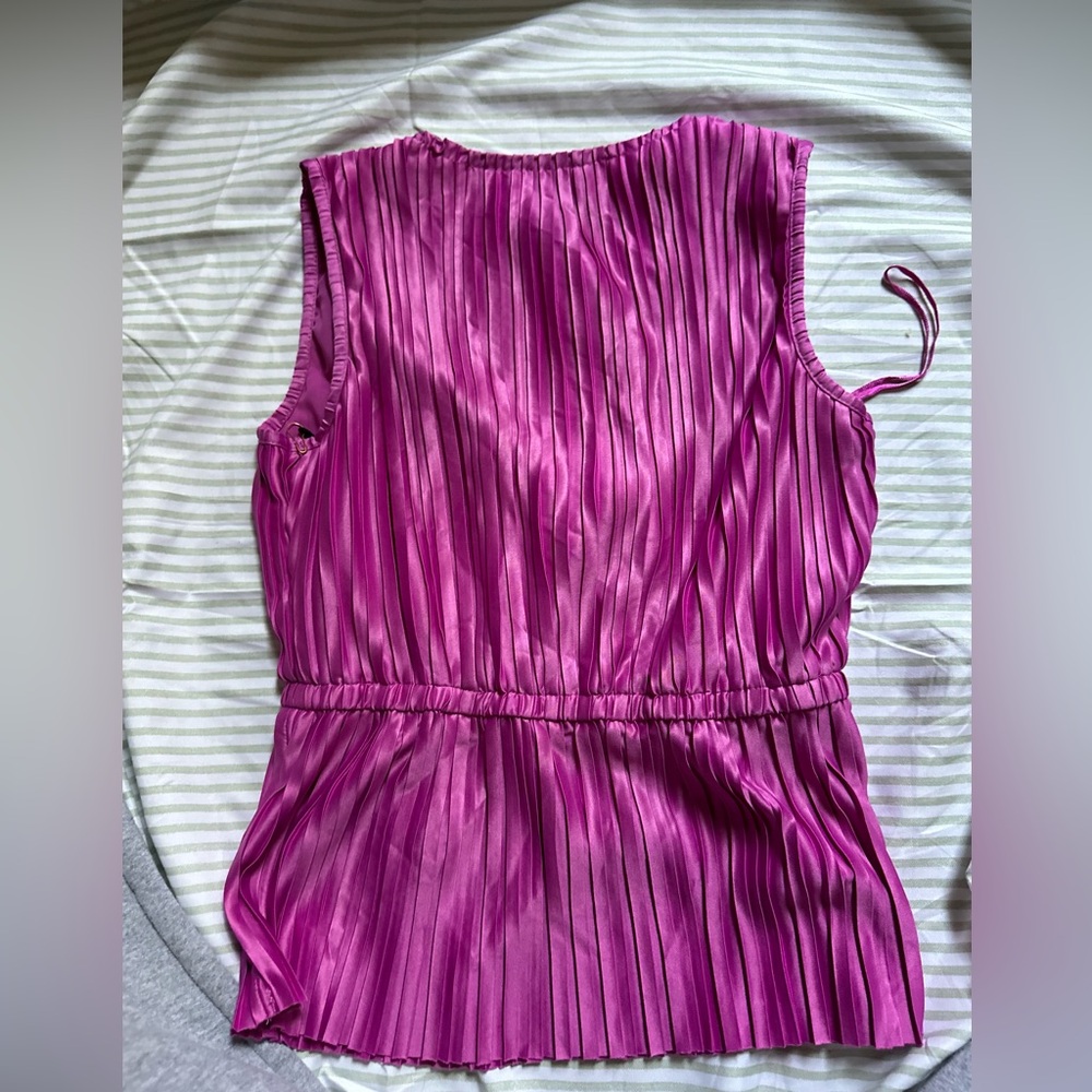 Pink top - Picture 3 of 4